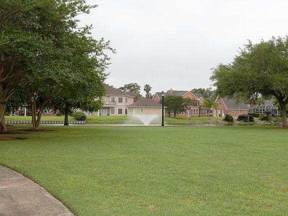 5th image of 26 Turnberry Dr