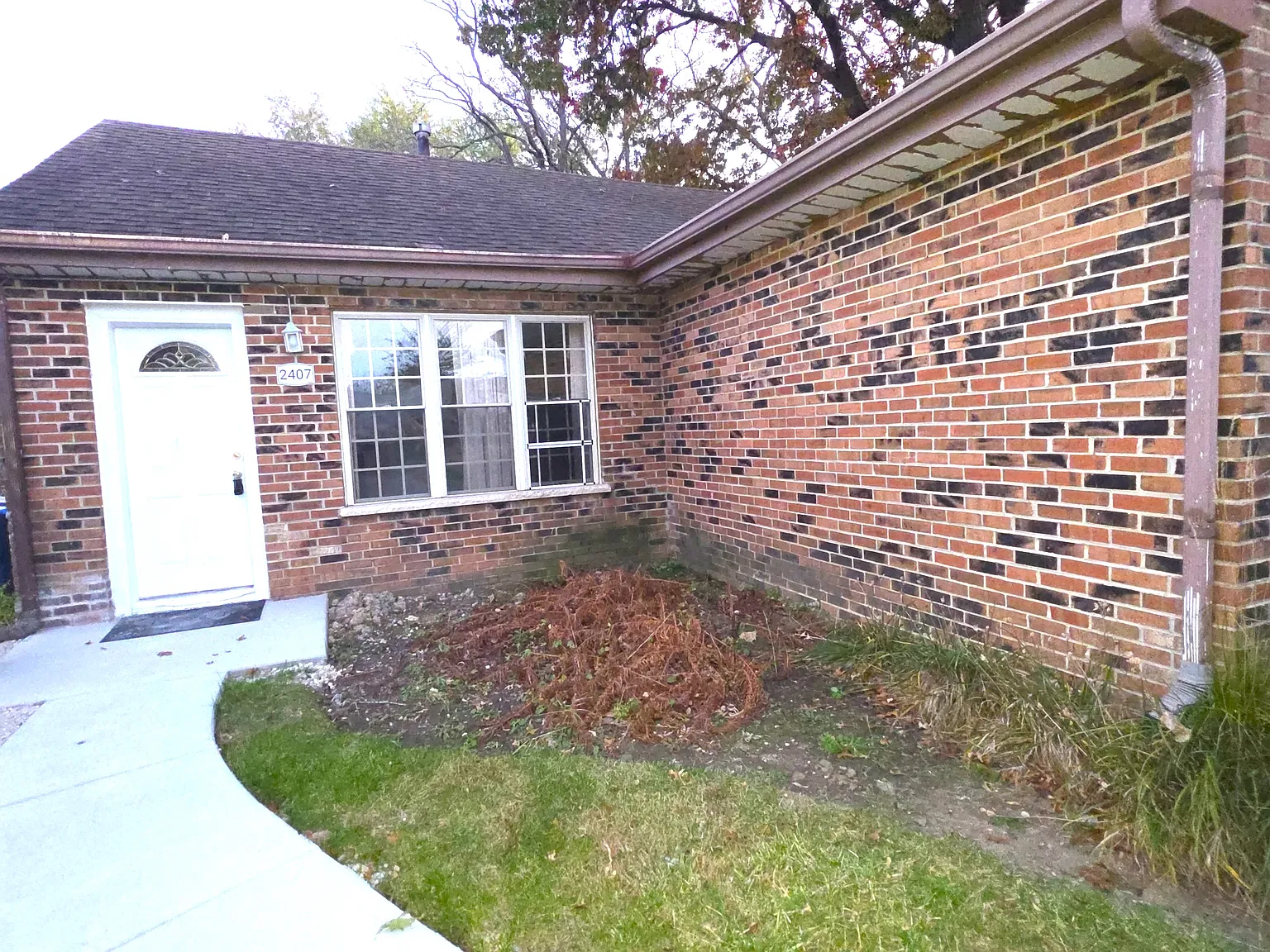 3 bed, 948 sqft, $2,000 — Photo 3