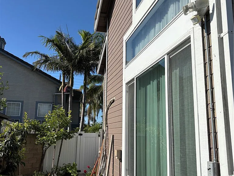 820 N Justin Pl — Photo 17