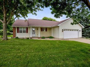 1419 W Woodstone Dr, Appleton, WI 54914