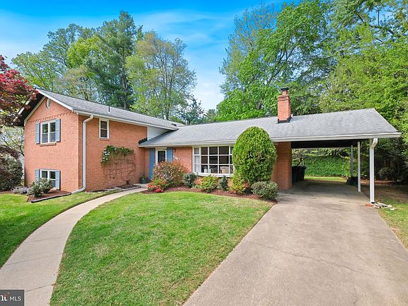 2nd image of 6811 Tilden Ln