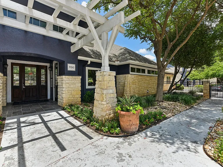 Madison Dell Ranch Apartments — Photo 46