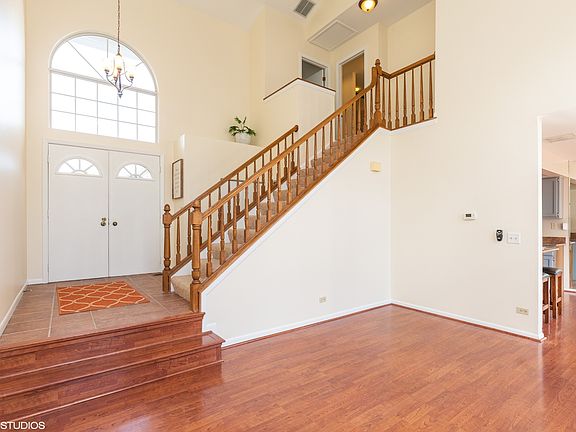 2nd image of 849 Newbury Ct