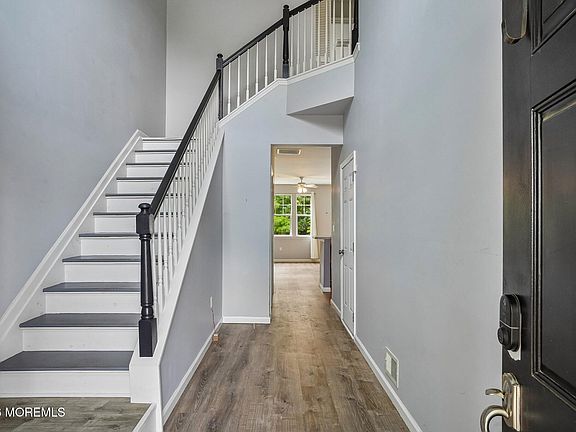 5th image of 100 Pine Street #5