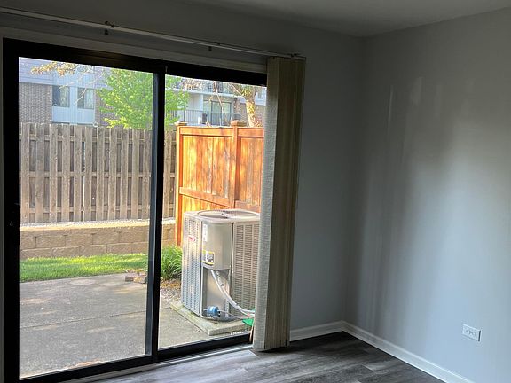 4th image of 320 Cromwell Ct