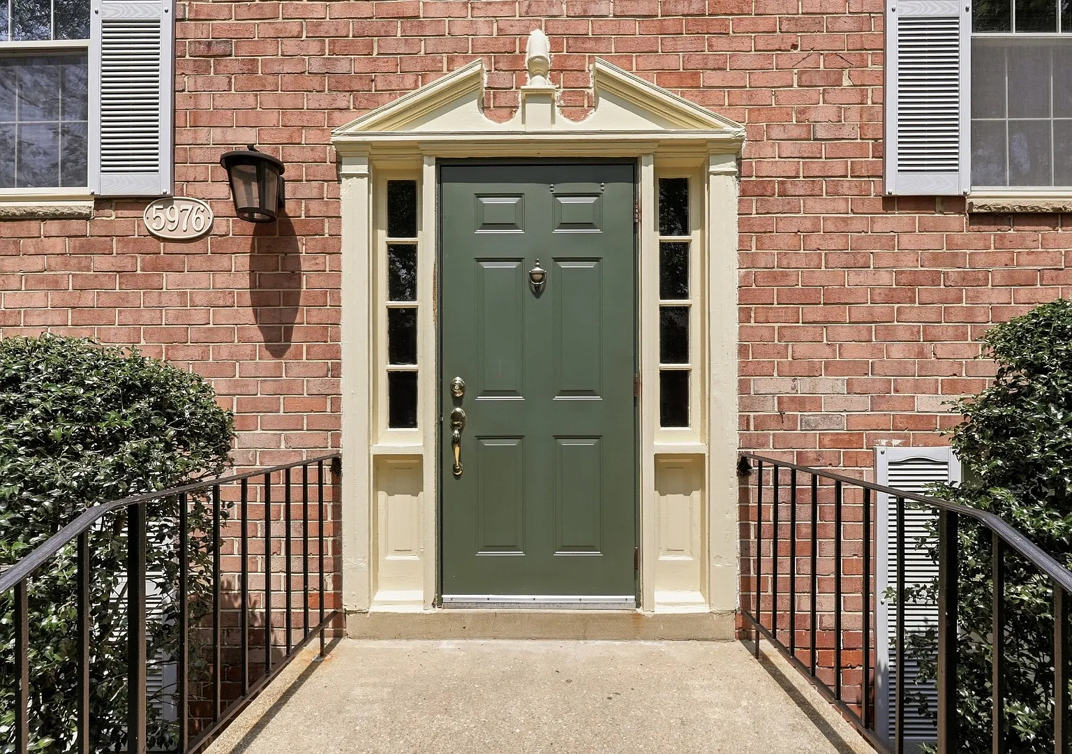 5976 Westchester Park Dr - T1 — Photo 2