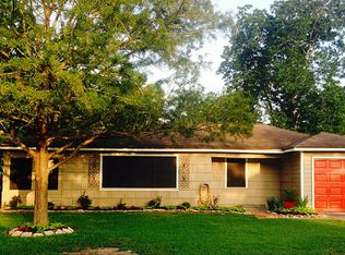 424 Farrer St, Angleton, TX 77515