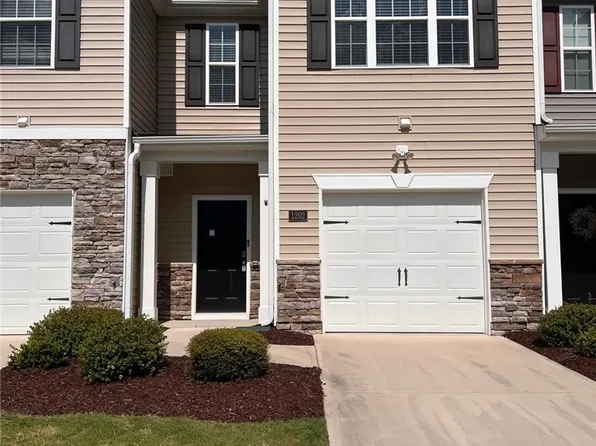 1202 Gracie Ln, Carthage, NC 28327