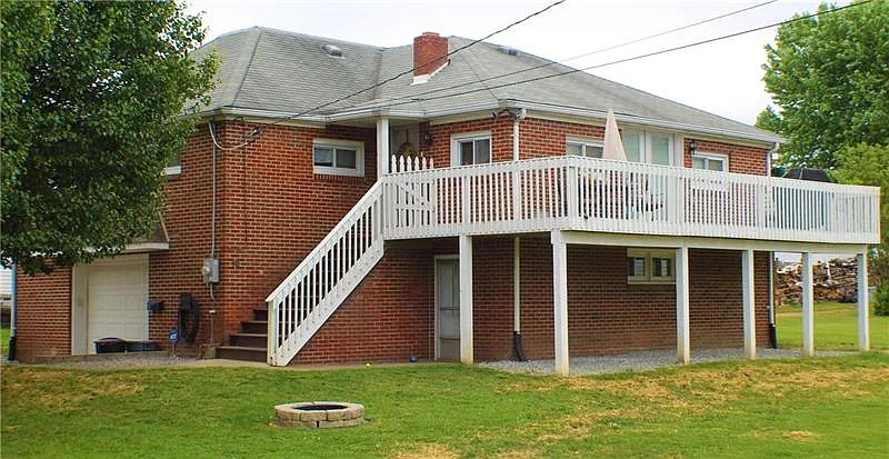 18 Cedar St photo 1