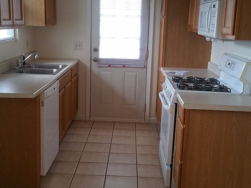 1st image of 920 East Dr