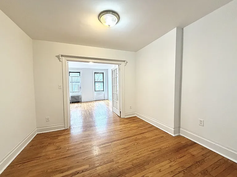 416 W 47th St #2D — Photo 4