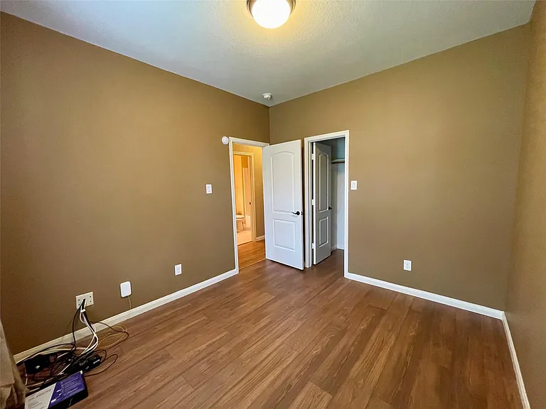 2035 Borthwick Ln — Photo 34