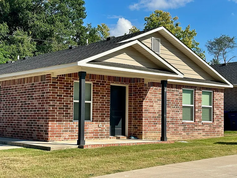 Newly Built 2 Bedroom, 2 Bathroom Townhome — Photo 11