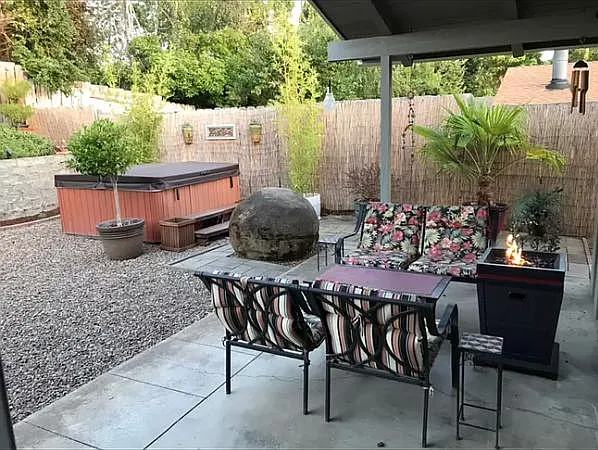 549 Eastwood Dr — Photo 10