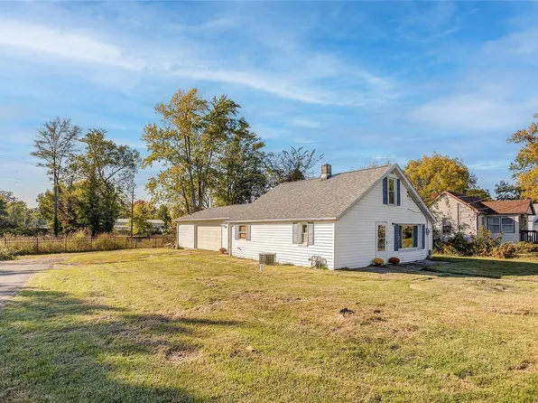 6000 Boyd St, Godfrey, IL 62035