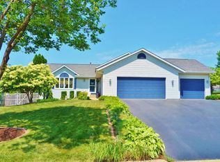 7678 Hawks View Dr, Machesney Park, IL 61115