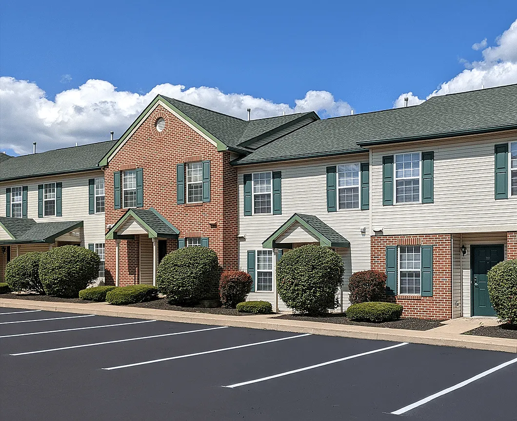 3 bed, 2.5 bath, 1229 sqft, $845 — Photo 1