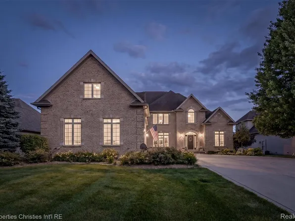 595 Ridge Point Dr, Dundee, MI 48131