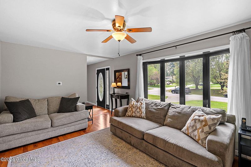 4th image of 27 St Johns Drive