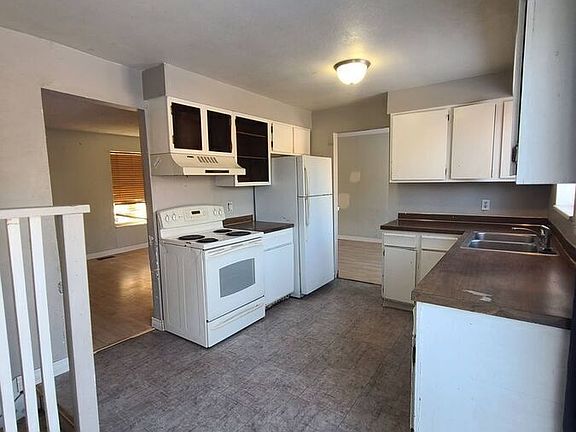3rd image of 9327 W Nova Ave