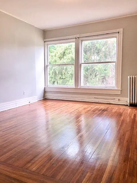 444 Glen St — Photo 3