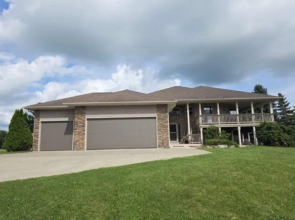 2306 Surrey Ln, Baraboo, WI 53913