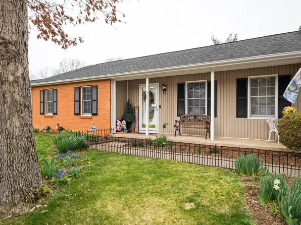 239 Flint Mountain Dr, Stuarts Draft, VA 24477