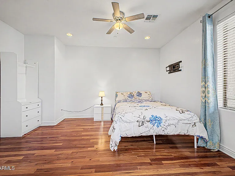 29601 W Columbus Ave — Photo 15