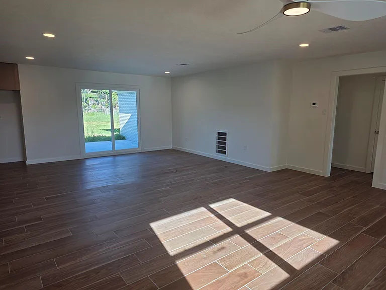 803 Coleman St — Photo 2