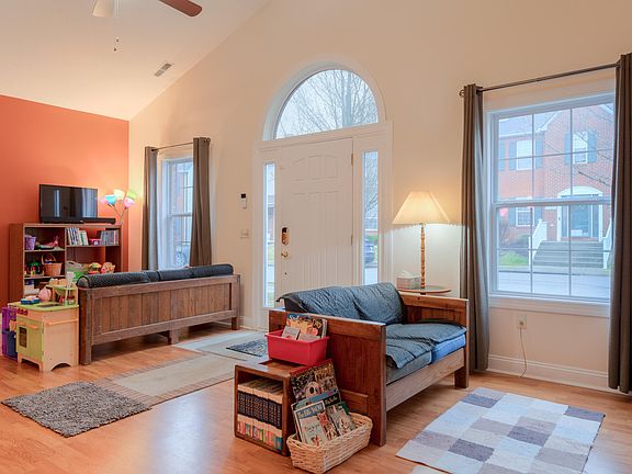 4th image of 1735 Lions Dr NW