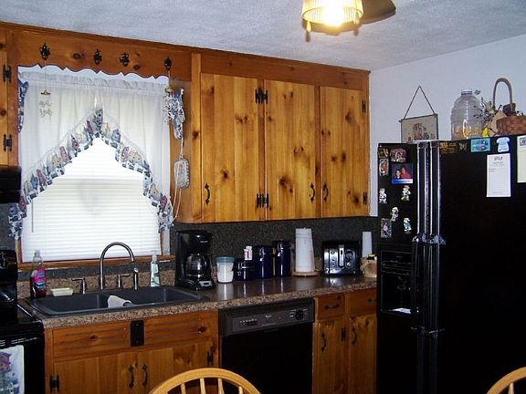5th image of 212 Lincoln Dr