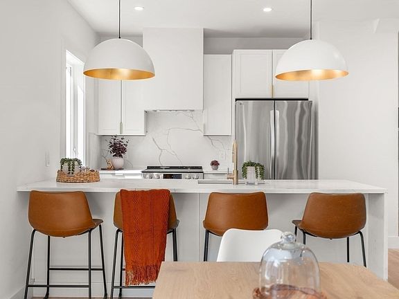 4th image of 54A W Adams St #A