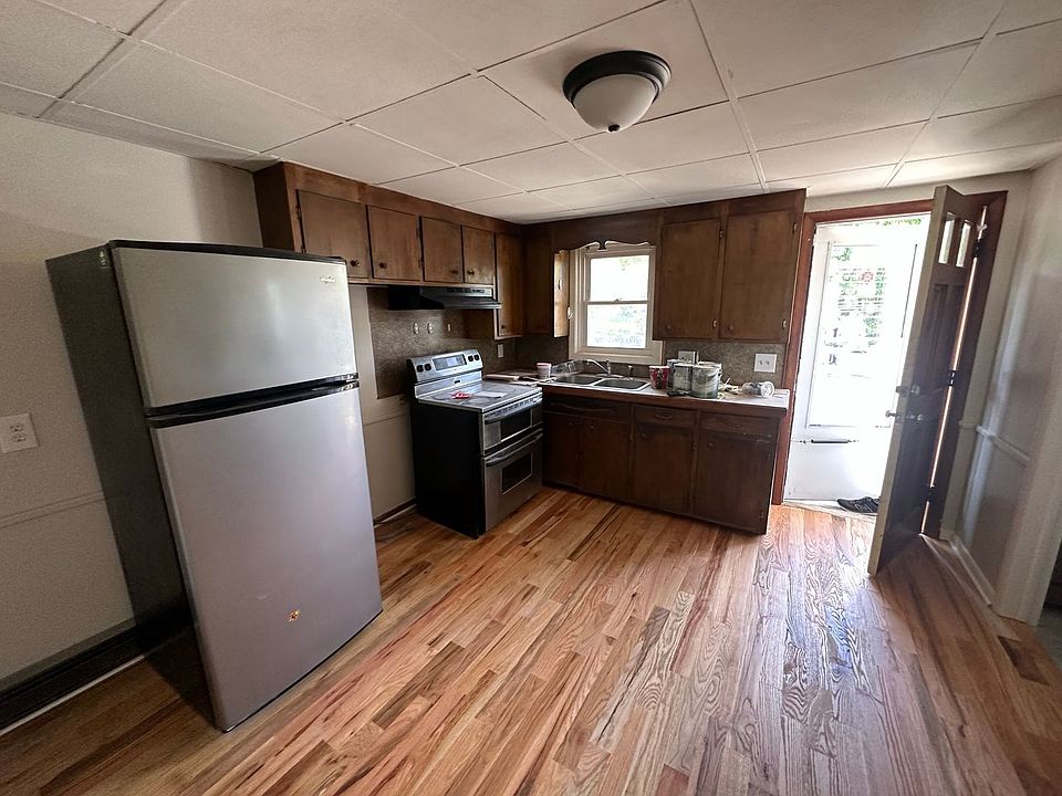 1st image of 54 Walnut St #4
