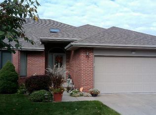 5115 Old Creek Rd, Lincoln, NE 68516