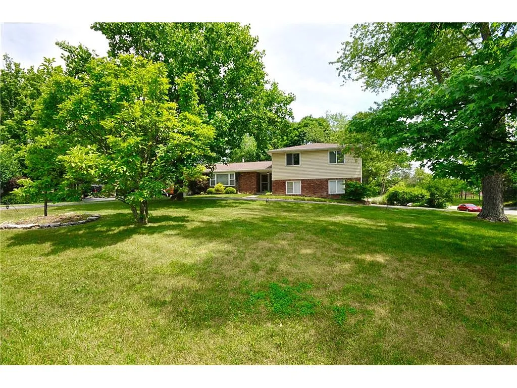 7302 Westminster Dr photo 1