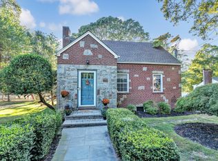 81 Beach Rd, Wading River, NY 11792