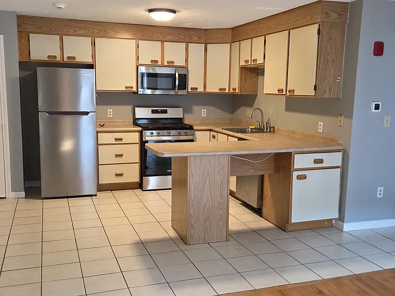 302 Knights Bridge Dr #302 — Photo 3