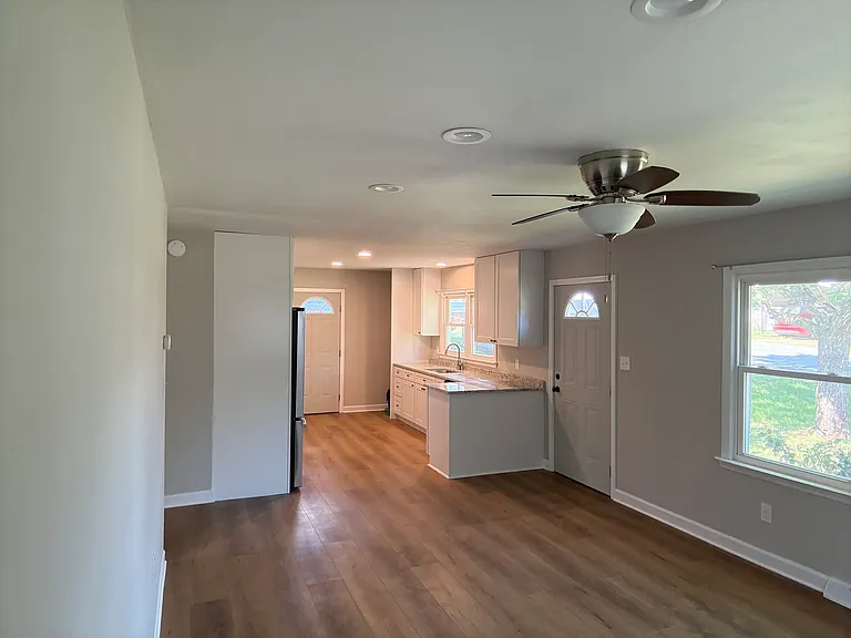 164 Market Rd — Photo 2
