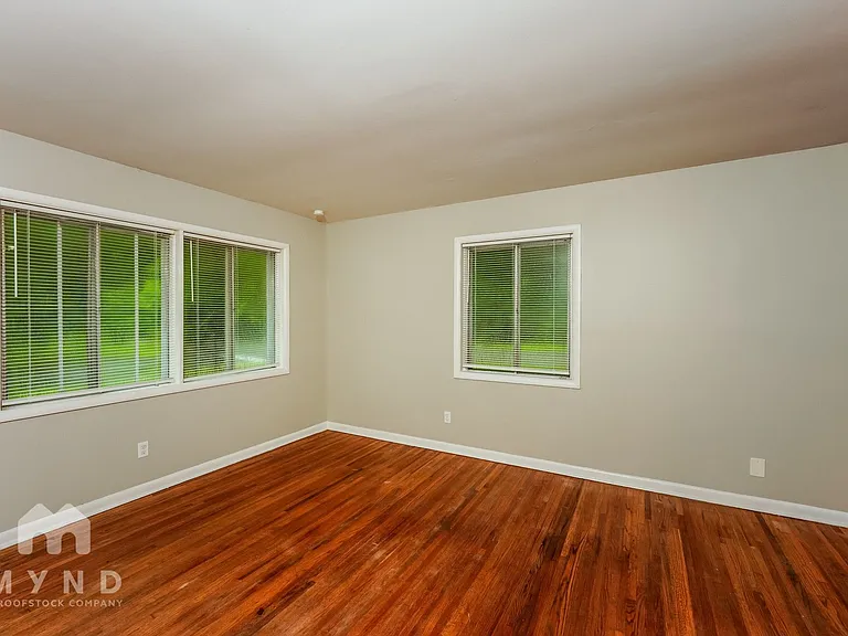452 Burgundy Rd — Photo 7