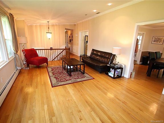 5th image of 6 Hunter Ln