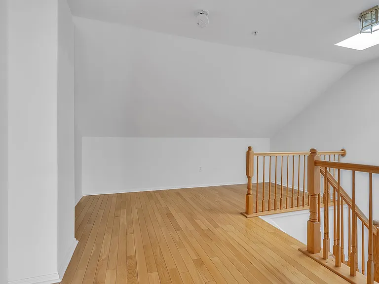 451 Albany Ct — Photo 22