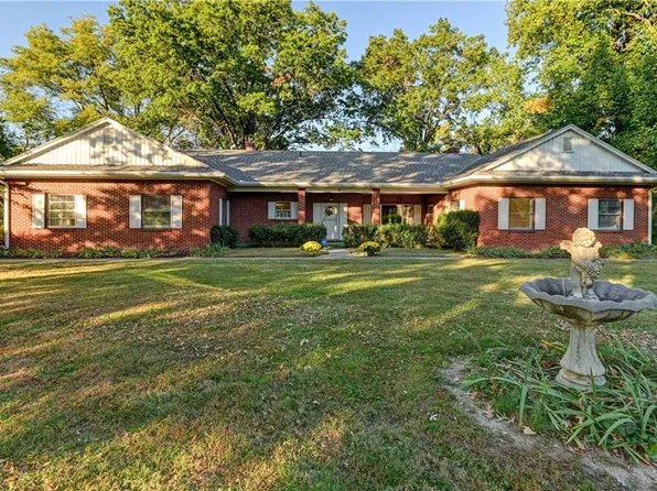 7 Lindenwood Ln, Saint Joseph, MO 64505