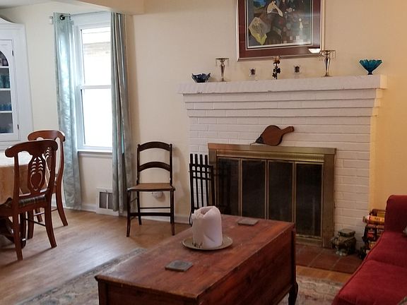 2nd image of 2837 Dresden St