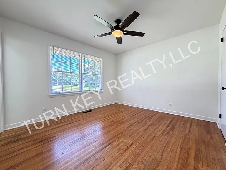 1708 Rogina St — Photo 14