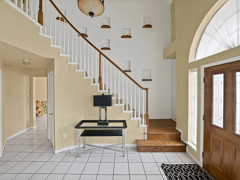 2116 Houlton Ln — Photo 8