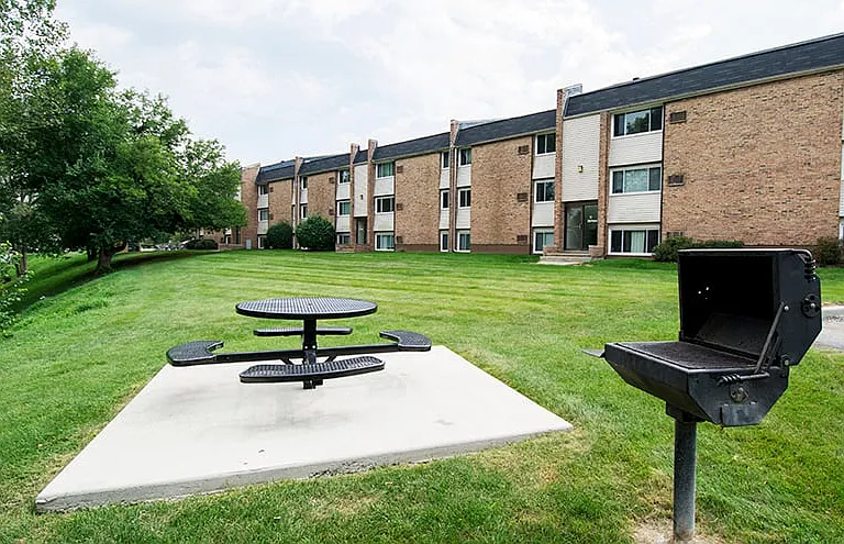 Prentiss Creek at Downers Grove Apartments — Photo 27