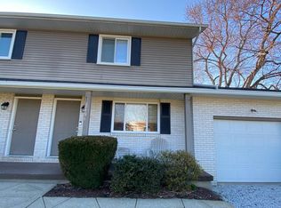 2486 Twin Lakes Dr, Uniontown, OH