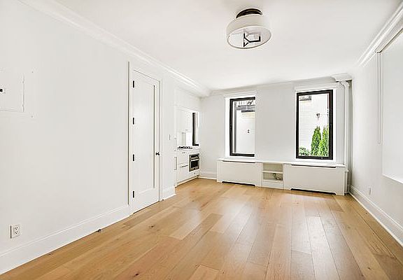 4th image of 225 W 23rd St APT 1R