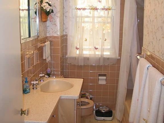 full bath with corian counter/sink 