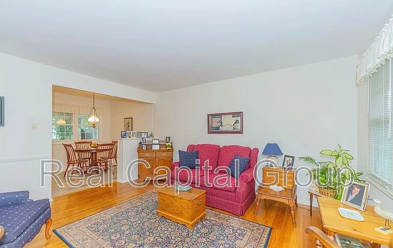 109 Locust Park — Photo 2